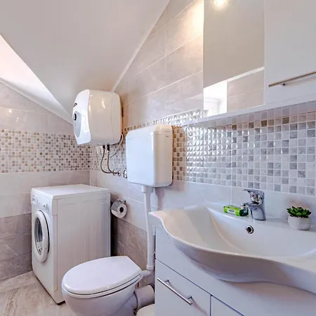 2 Bedroom Stunning In * וולה לוקה